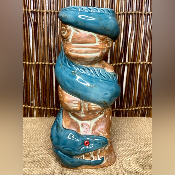 Trader Vic's 2023 Kiai Tiki Mug Shima Ceramics Hawaiian Blue Moray Eel - Picture 7 of 14